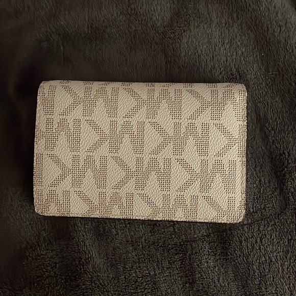 Michael Kors Wallet - Picture 2 of 3